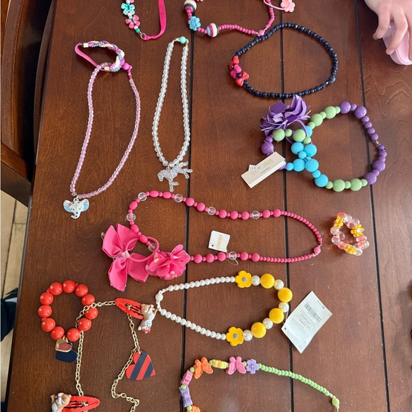 Roughly 100 pieces of Gymboree accessories - Picture 6 of 11